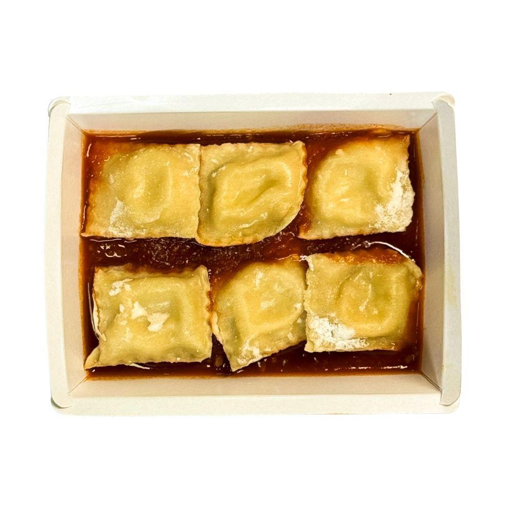 Ravioli de muçarela com molho de tomate