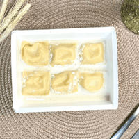 Ravioli de muçarela com molho de queijo
